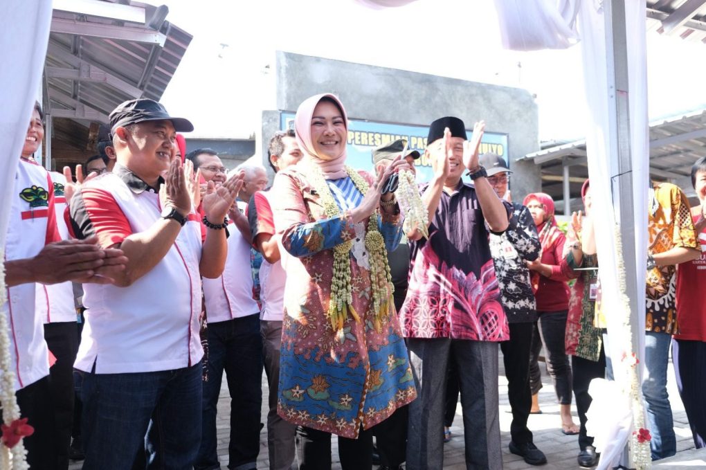 Bupati Klaten Sri Mulyani meresmikan pasar Krido Mulyo di Desa Kebondalem Lor
