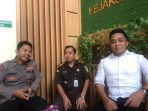 Kasi Pidum Kejari Bantul (tengah) terima berkas perkara kasus penganiayaan anggota PSHT di Bantul dari kepolisian.
