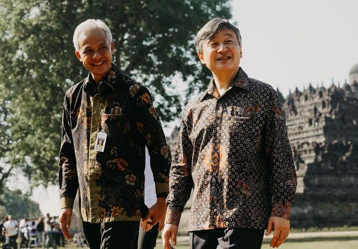 Kaisar Jepang Naruhito berkunjung ke Candi Borobudur dan disambut oleh Gubernur Jawa Tengah Ganjar Pranowo. Dari akun Instagram @ganjar_pranowo