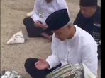 Potret Ganjar Pranowo sedang ziarah ke makam Mbah Moen, sumber Instagram @dpp.ppp