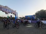 Gubernur Jateng, Ganjar Pranowo melepas peserta Tour de Borobudur di Pamedan Pura Mangkunegaran, Sabtu 5 Agustus 2023.