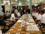 Ketum Parrtai Gerindra Prabowo Subianto bertemu dengan relawan Jokowi dan Gibran di Kota Solo.