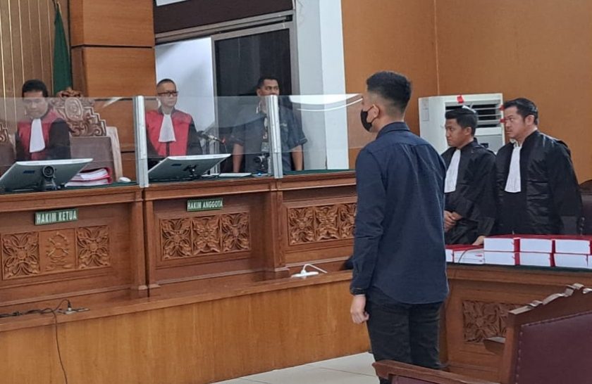 Terdakwa Mario Dandy Satriyo menjalani sidang di PN Jakarta Selatan. (Foto: PMJ News/