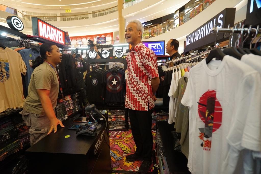 Ganjar saat membuka Jateng Great Sale 78, di The Park Mall Semarang, Jumat (11/8/2023).
