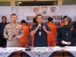 Komplotan peretas HP dengan modus menyebarkan file APK berhasil ditangkap Polda Jateng. Foto: Humas Polda Jateng