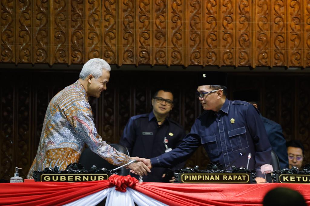 Ganjar saat mengikuti rapat paripurna terakhir sebagai Gubernur Jateng