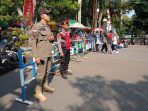 Satuan Samapta Polres Pekalongan Kota bersama unsur Tiga Pilar melaksanakan patroli dialogis. Foto: Tribratanews Jateng.