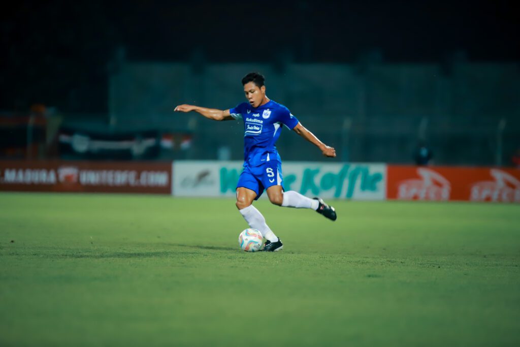 Wahyu Prasetyo yang mendapat kesempatan untuk dipanggil oleh pelatih kepala Timnas, Shin Tae-yong. Foto: psis.co.id