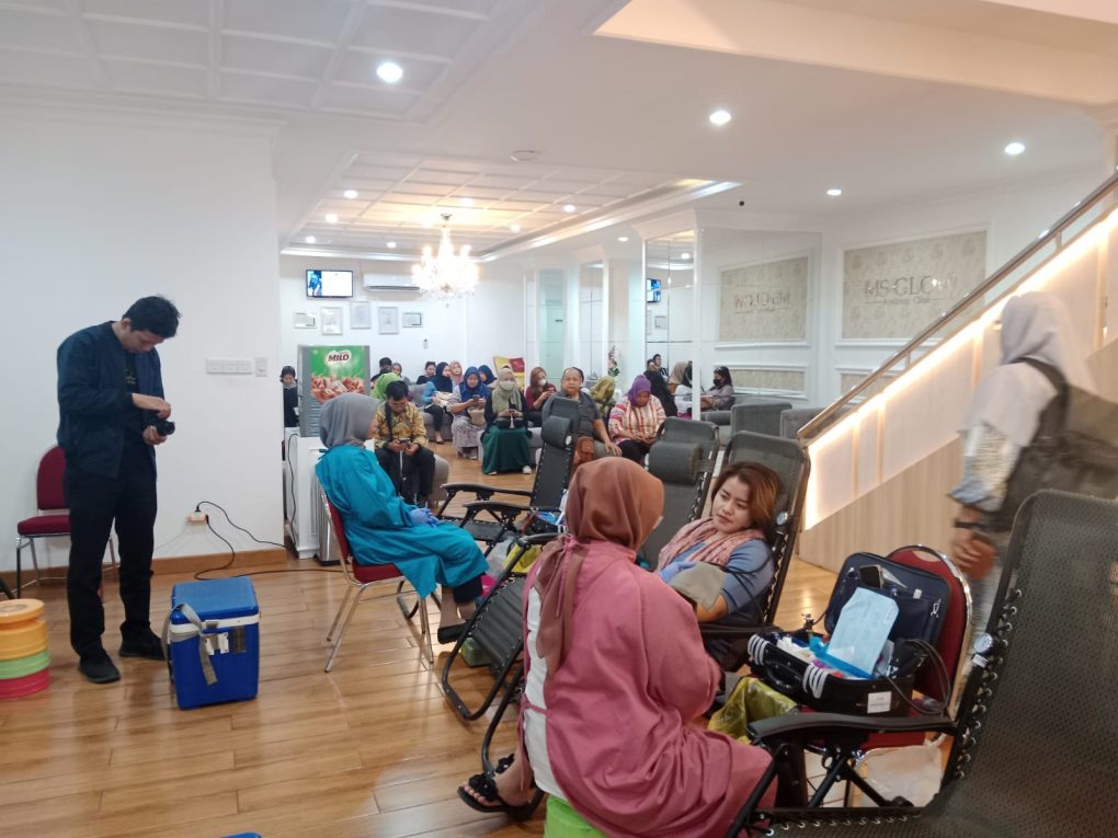 MS Glow menggelar donor darah memeringati anniversary tahun pertama berdirinya MS Glow Klinik Jogja di Jalan Ahmad Dahlan Jogja, Selasa (5/9/2023).