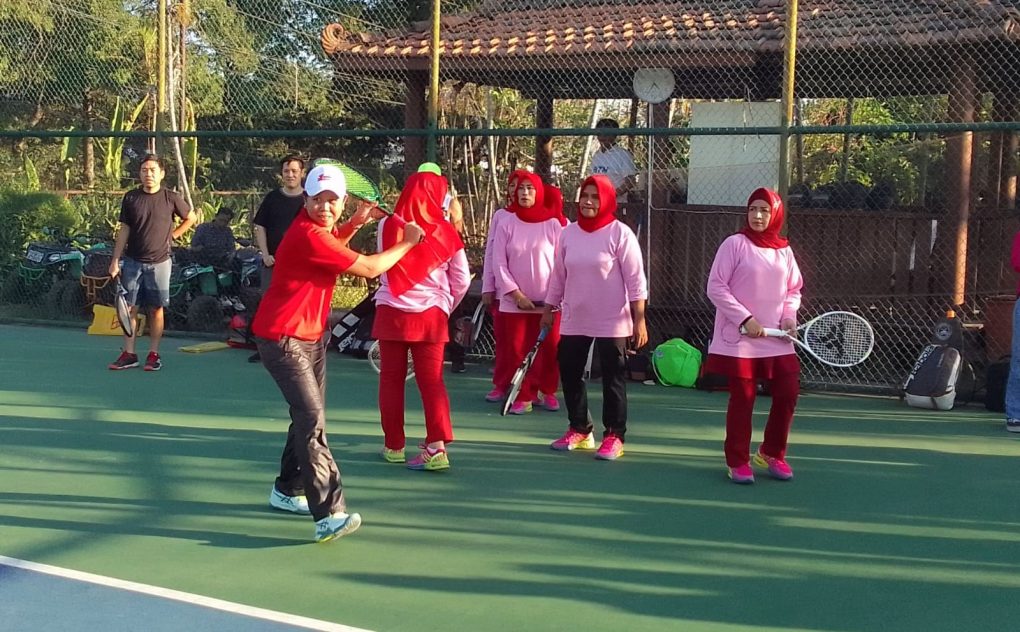 Pelaksanaan Tenis Coaching Clinic bagi nasabah BTN Priority