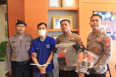 Driver ojek online (ojol) ini, diduga telah menggelapkan dua unit handphone senilai Rp24 juta.