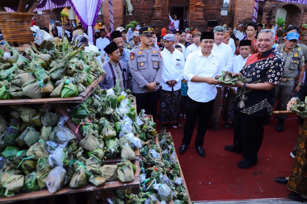 Beragam hasil bumi dan kearifan lokal ditampilkan masyarakat Desa Loram Kulon