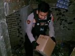 Tim Sparta Polresta Solo mengamankan miras dari sebuah rumah di Kelurahan Pajang, Kecamatan Laweyan, Kota Solo, Rabu 6 September 2023.