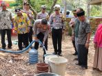 Sebanyak lima mobil tangki air bersih atau sekitar 45 ribu liter disalurkan dalam acara bakti sosial yang digelar oleh Polres Pekalongan