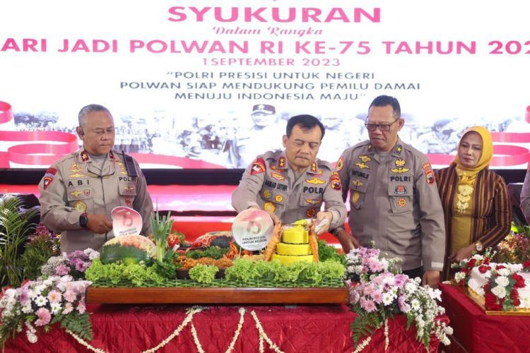 Syukuran HUT Polwan ke 75 Tingkat Polda Jateng yang digelar di Gedung Borobudur Mapolda Jateng