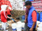 sebanyak 904 tangki atau 4,1 juta liter air bersih telah disalurkan untuk masyarakat di 60 desa se-Kabupaten Purbalingga.