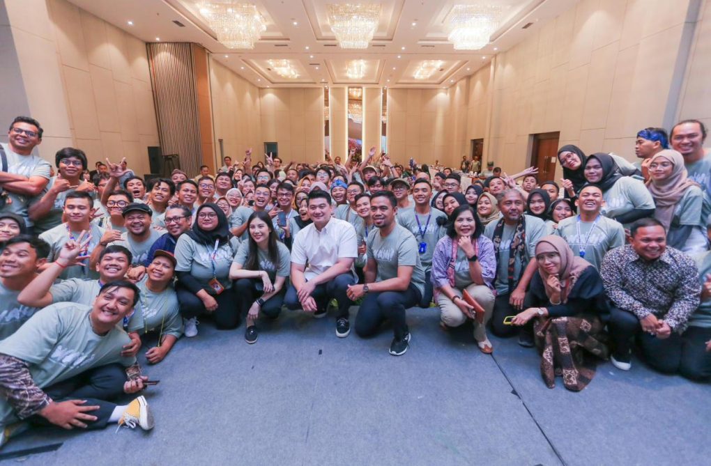 Wamenkraf Angela Tanoesoedibjo dan Tenaga Ahli Wamenparekraf untuk bidang Kuliner, Chef Arnold saat pembukaan Rakornas Genpi di Hotel Santika Premiere Gubeng Surabaya, Jawa Timur.