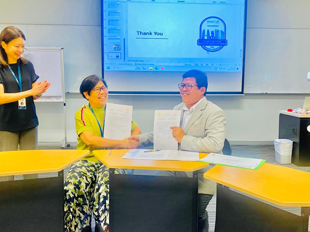 Penandatanganan dokumen kesepahaman awal antara Koordinator Magister PAUD UNNES dan Ketua Master PAUD SSU.
