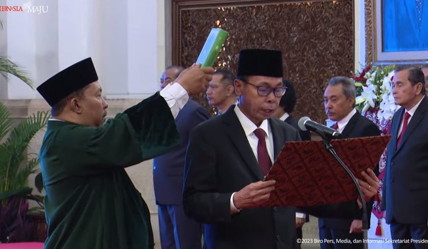 Presiden Jokowi melantik Nawawi Pomolango sebagai Ketua KPK sementara menggantikan Firli Bahuri. (Foto: PMJ News/YouTube Setpres)