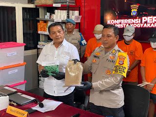 Konferensi pers ungkap bisnis obat ilegal yang digelar di Polresta Yogya, Rabu (8/11) siang.