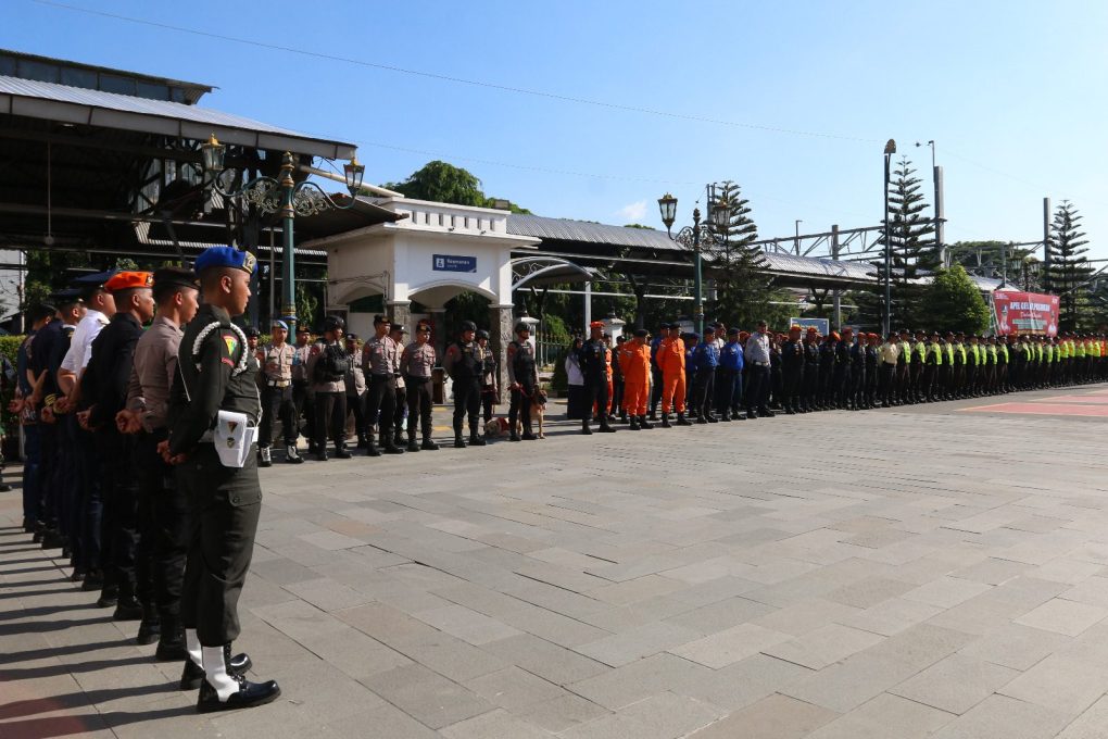Apel Gelar Pasukan Angkutan Natal dan Tahun Baru 2023/2024 yang dipimpin oleh EVP Daop 6 Yogyakarta, Kamis 21 Desember 2023. (Foto: dok. Humas Daop 6 Yogyakarta)