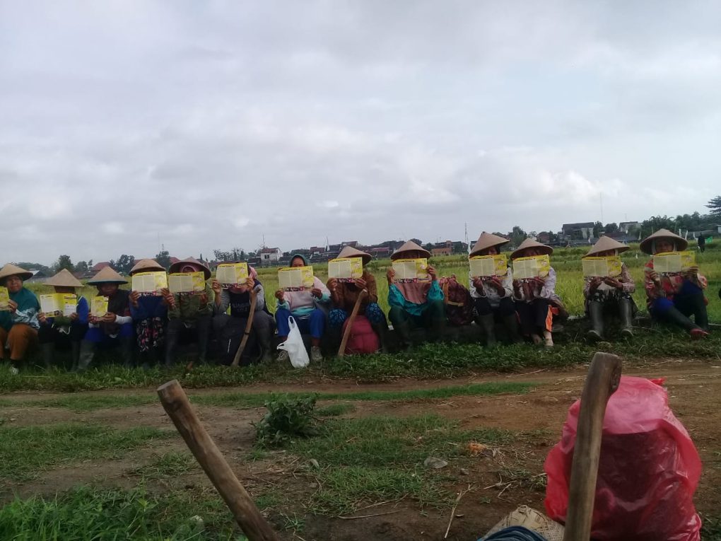 Arnanto Nur Prabowo MP saat mendatangi sejumlah kelompok petani tebu di Kabupaten Bantul