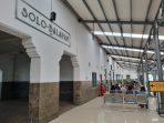 Stasiun Solo Balapan menjadi stasiun terpadat di Kota Solo selama libur Nataru. (Foto: Putri Sejati)