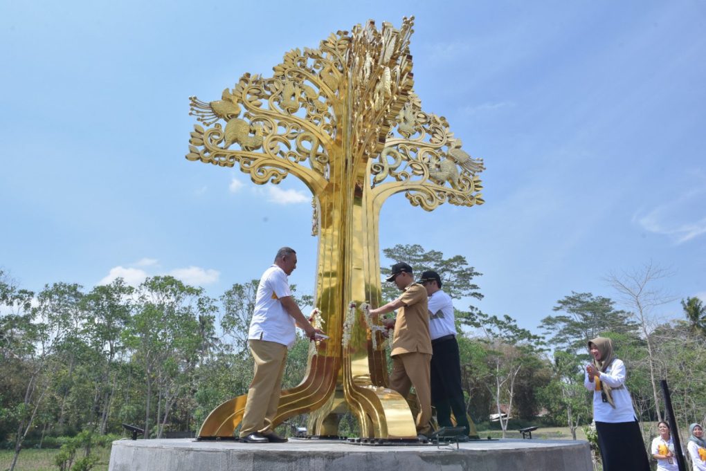 Bupati Boyolali, M. Said Hidayat meresmikan sejumlah taman dan ikon terbaru untuk mempercantik sudut kota