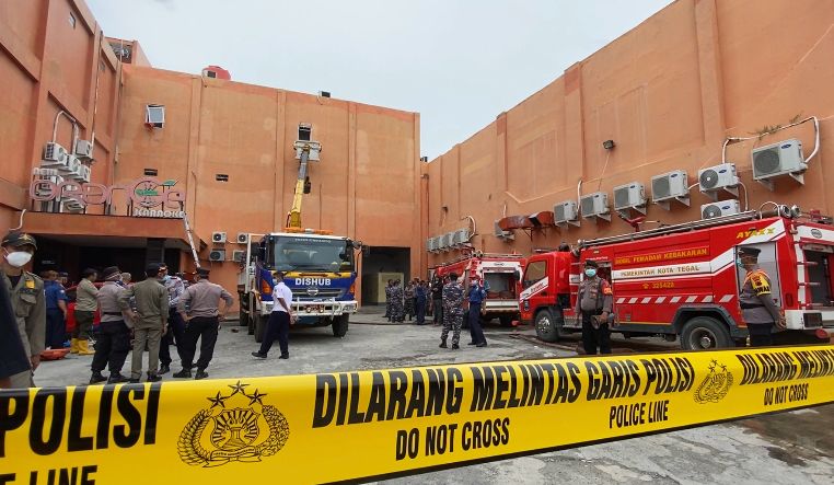 Kebakaran tempat karaoke yang berada di Jalan Veteran, Kelurahan Tegalsari, Tegal Barat, Kota Tegal, Senin 15 Januari 20234. (Foto: Humas Polres Kota Tegal)