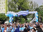 10 ribu massa mengikuti jalan sehat dan senam gemoy yang digelar relawan Gibran Center di kawasan Stadion Manahan, Kota Solo, Jawa Tengah, Minggu 28 Januari 2024. (Foto: Putri Sejati)