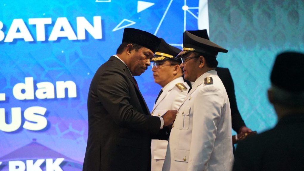 Penjabat (Pj) Gubernur Jawa Tengah Nana Sudjana melantik dua penjabat bupati