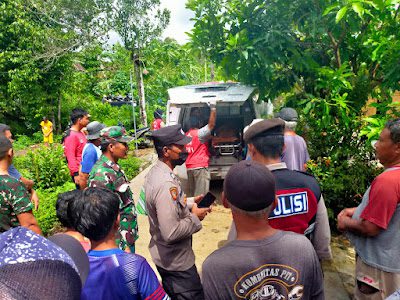Proses evakuasi warga Bantul yang tewas tersengat Listrik