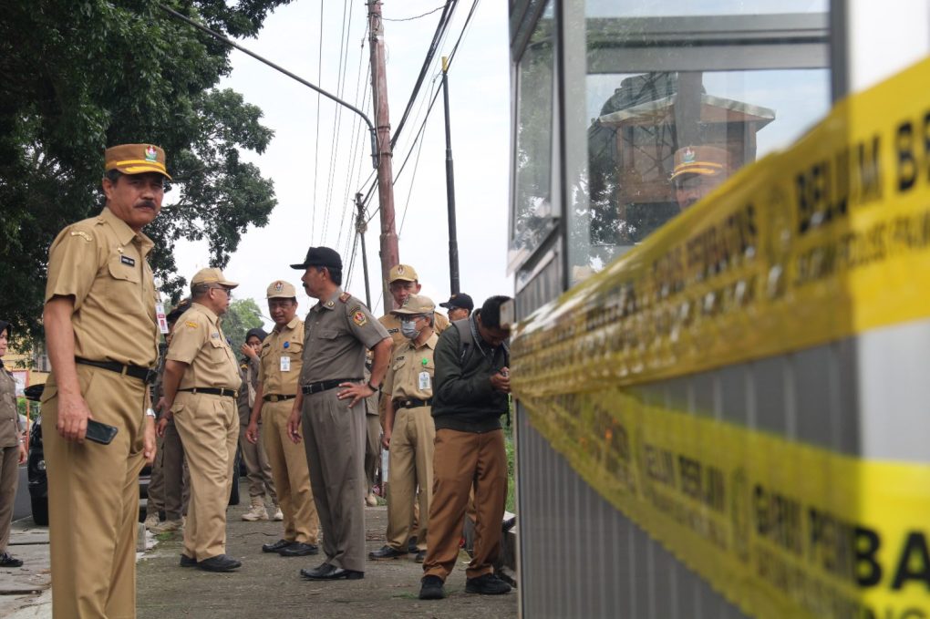 Pedagang Kaki Lima (PKL) di sepanjang Jalan Gatot Subroto Temanggung ditertibkan, Senin (8/1/2024) pagi.