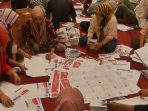 KPU Kabupaten Temanggung mulai melakukan kegiatan penyortiran dan pelipatan surat suara di Gelanggang Olah Raga (GOR) Indoor, Kowangan.