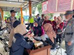 Satgas Dokkes Polda Jateng memberikan layanan kesehatan kepada KPPS pasca pemungutan suara. (Foto: dok. Humas Polda Jateng)