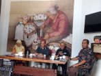 Sejumlah mantan anggota penylenggara pemilu di Jogja yang tergabung dalam Jaringan Demokrasi Indonesia (JaDI) DIY meminta semua pihak untuk mensukseskan Pemilu 2024 pada 14 Februari 2024 mendatang.