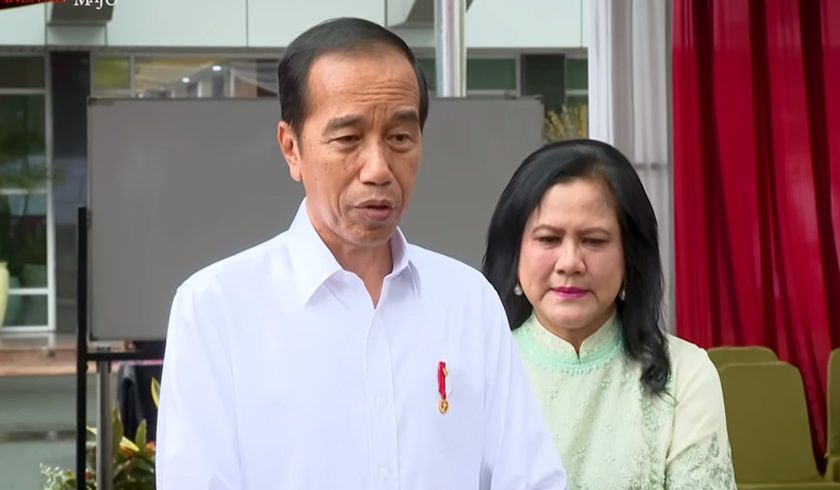Presiden Jokowi dan ibu Negara Iriana Joko Widodo memberikan hak pilihnya. (Foto: PMJ News/YouTube Setpres)