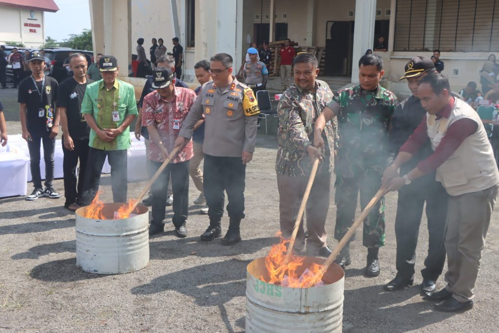 Pemusnahan ribuan surat suara tidak layak pakai