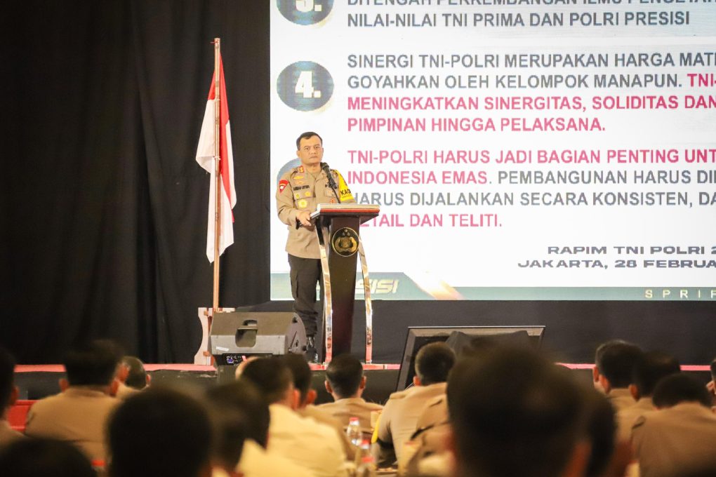 Kapolda Jateng, Irjen Pol Ahmad Lutfi saat memberikan pengarahan di Gelar Operasional Triwulan 1 di Hotel Grand Artos, Magelang, Jawa Tengah, Rabu 6 Maret 2024. (Foto: dok. Humas Polda Jateng)