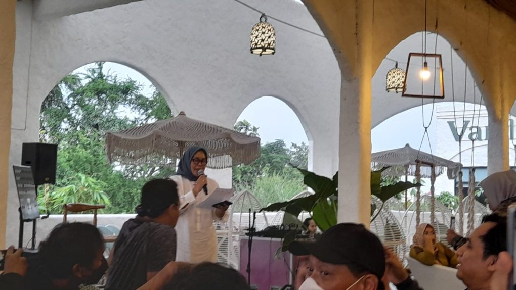 Ketua Sekber Prabowo-Gibran, Yanti Rukmana saat acara Buka Bersama Relawan Prabowo Gibran di Rilassati Coffee, Colomadu, Karanganyar, Senin 26 Maret 2024. (Foto: Putri Sejati)