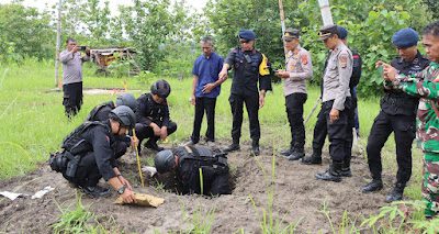 Sebuah granat aktif peninggalan Perang Dunia II yang ditemukan oleh warga di Padukuhan Kunden, Kalurahan Sendangsari, Kapanewon Pajangan, Kabupaten Bantul,