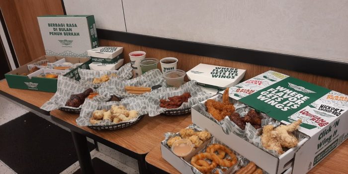 Aneka menu yang ditawarkan Wingstop. (Foto: Putri Sejati)