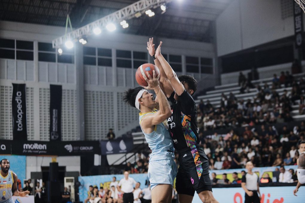 KBS mempersembahkan kemenangan ke-11 usai berhasil mengalahkan Bali United Basketball dalam lanjutan IBL 2024 di GOR Sritex Arena, Sabtu 4 Mei 2024 malam. (Foto: dok. MO KBS)