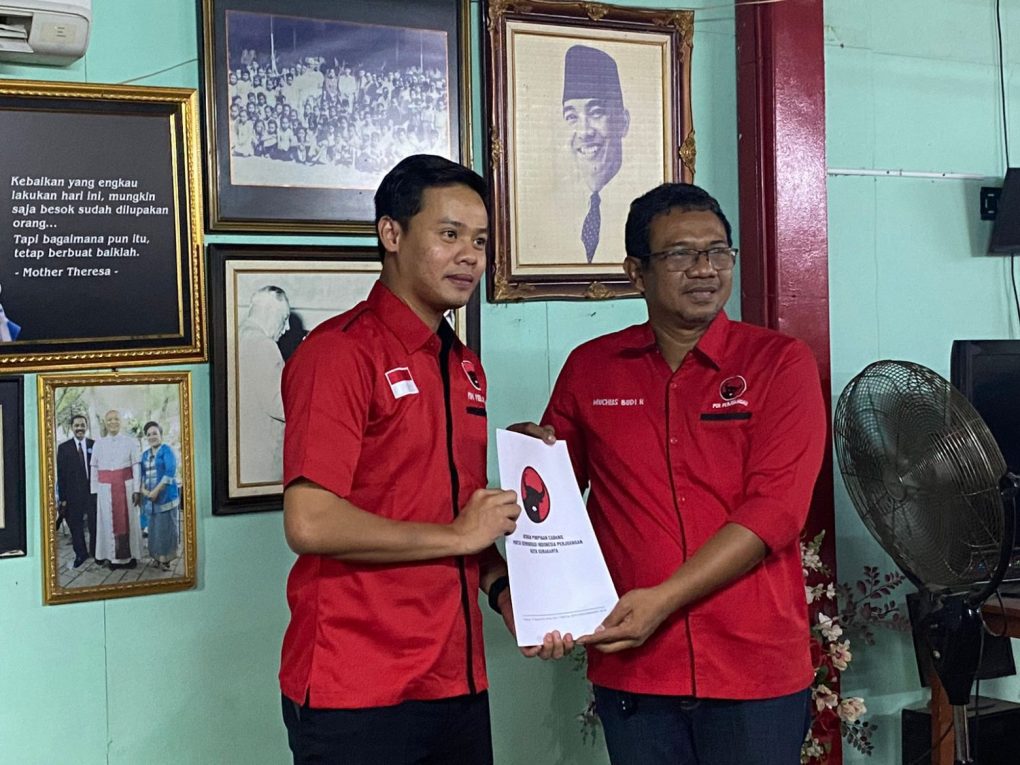Caleg DPRD Kota Solo terpilih, Kevin Fabiano (kini) resmi mendaftarkan diri sebagai balon Wali Kota Solo melalui PDIP, Rabu 15 Mei 2024. (Foto: Putri Sejati)