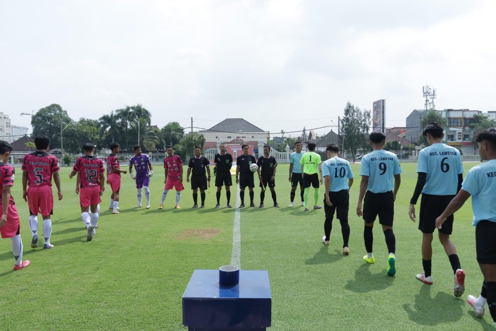 Pembukaan Piala Wali Kota Solo antarkecamatan se-Kota Solo di Lapangan Kottabarat, Rabu 1 Mei 2024. (Foto: dok. Askot PSSI Kota Solo)