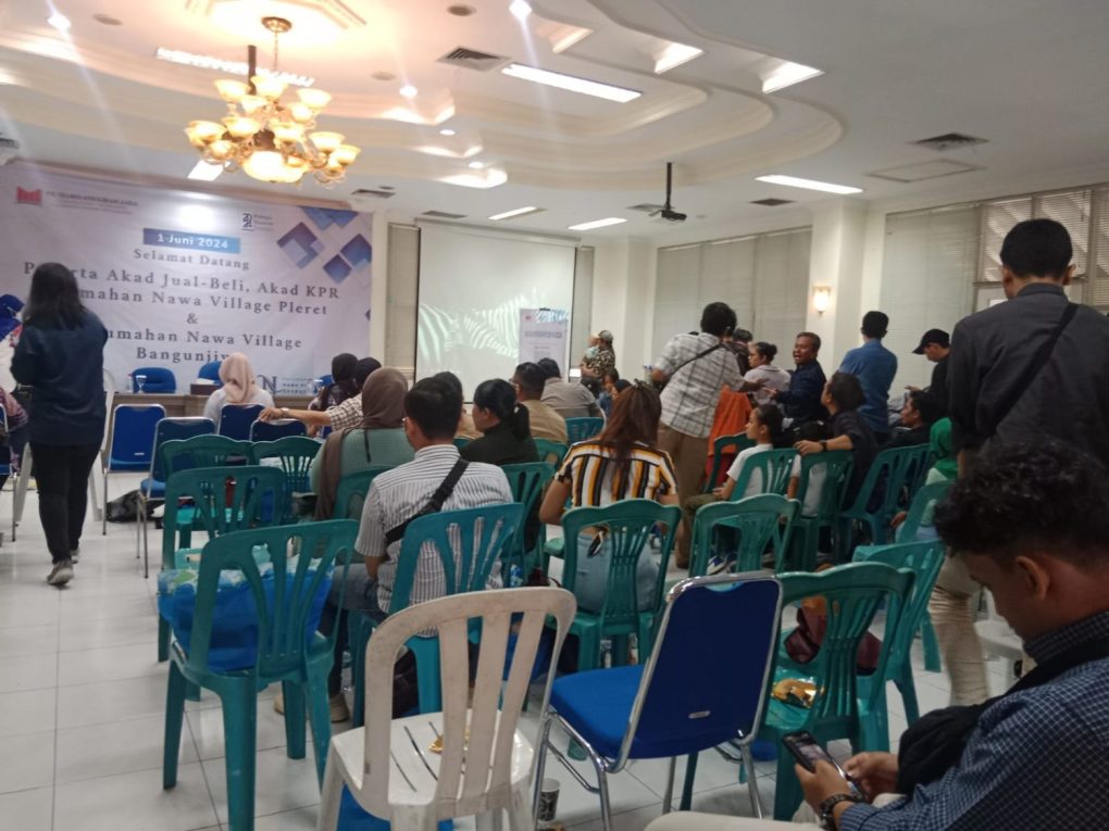 Puluhan konsumen perumahan Nawa Village Pleret melakukan penandatanganan kredit di Bank BTN.