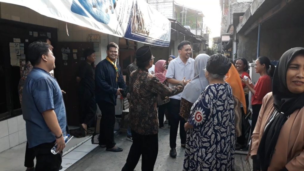 Pengageng Pura Mangkunegaran, KGPAA Mangkoenagoro X saat blusukan di Kampung Makambergolo, Kecamatan Serengan, Kota Solo, Jawa Tengah, Sabtu 29 Juni 2024. (Foto: Putri Sejati)