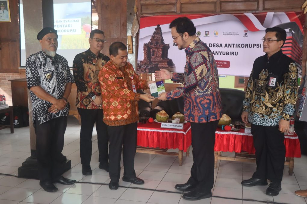 Bupati Semarang Ngesti Nugraha, saat menerima kunjungan tim monitoring dan evaluasi implementasi indikator desa antikorupsi KPK RI