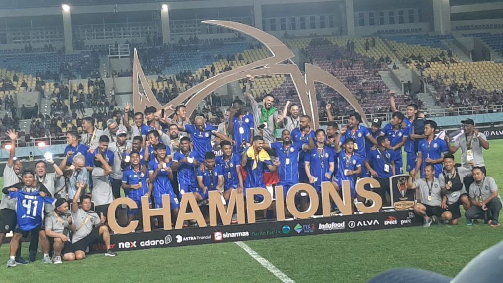 Arema FC berhasil menjadi juara Piala Presiden 2024 setelah mengalahkan Borneo FC melalui adu penalti dengan skor 5-4 dalam laga final yang digelar di Stadion Manahan, Kota Solo, Jawa Tengah, Minggu 4 Agustus 2024. (FotoL Putri Sejati)