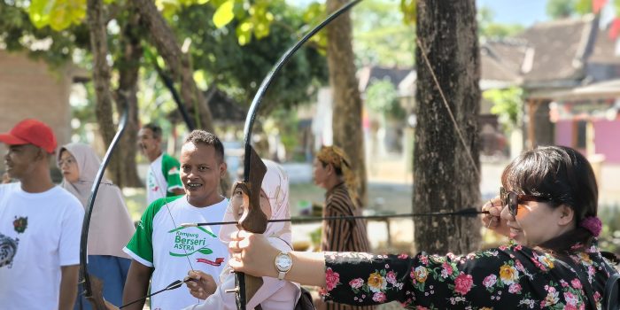 Jemparingan, salah satu aktivitas yang bisa dilakukan di Desa Wisata Sidowarno. (Foto: Putri Sejati)